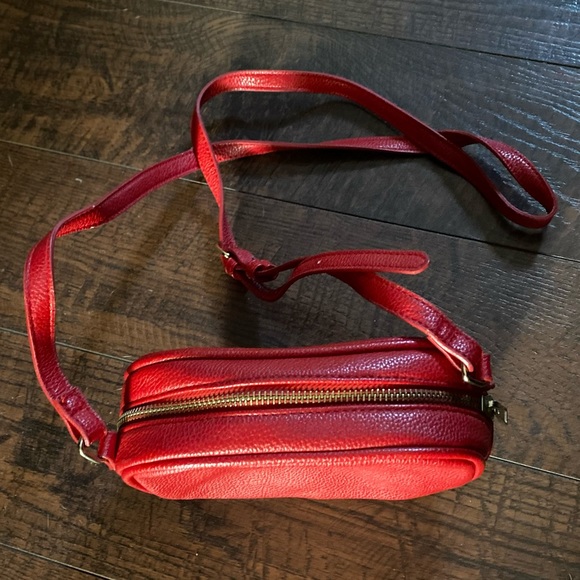 Red Handbag - Picture 2 of 2